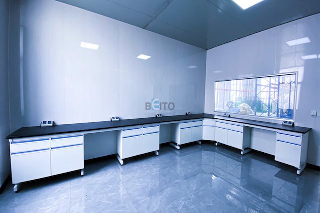 Lab Benches With Storage